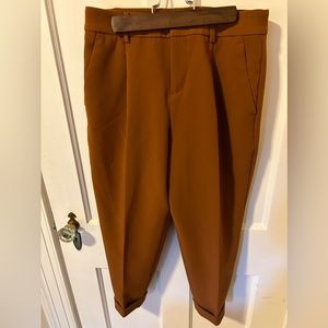 Banana Republic size 4P pleated, cuffed tailored pants in rich caramel